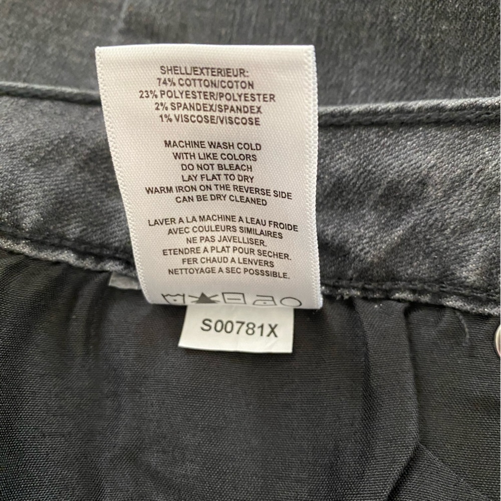 Vigoss Marley Mid Rise Cuffed Distressed Black Wash Jean Shorts NWT Size 20W - Picture 7 of 8